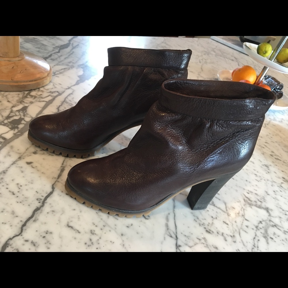Chloe brown leather ankle boots
